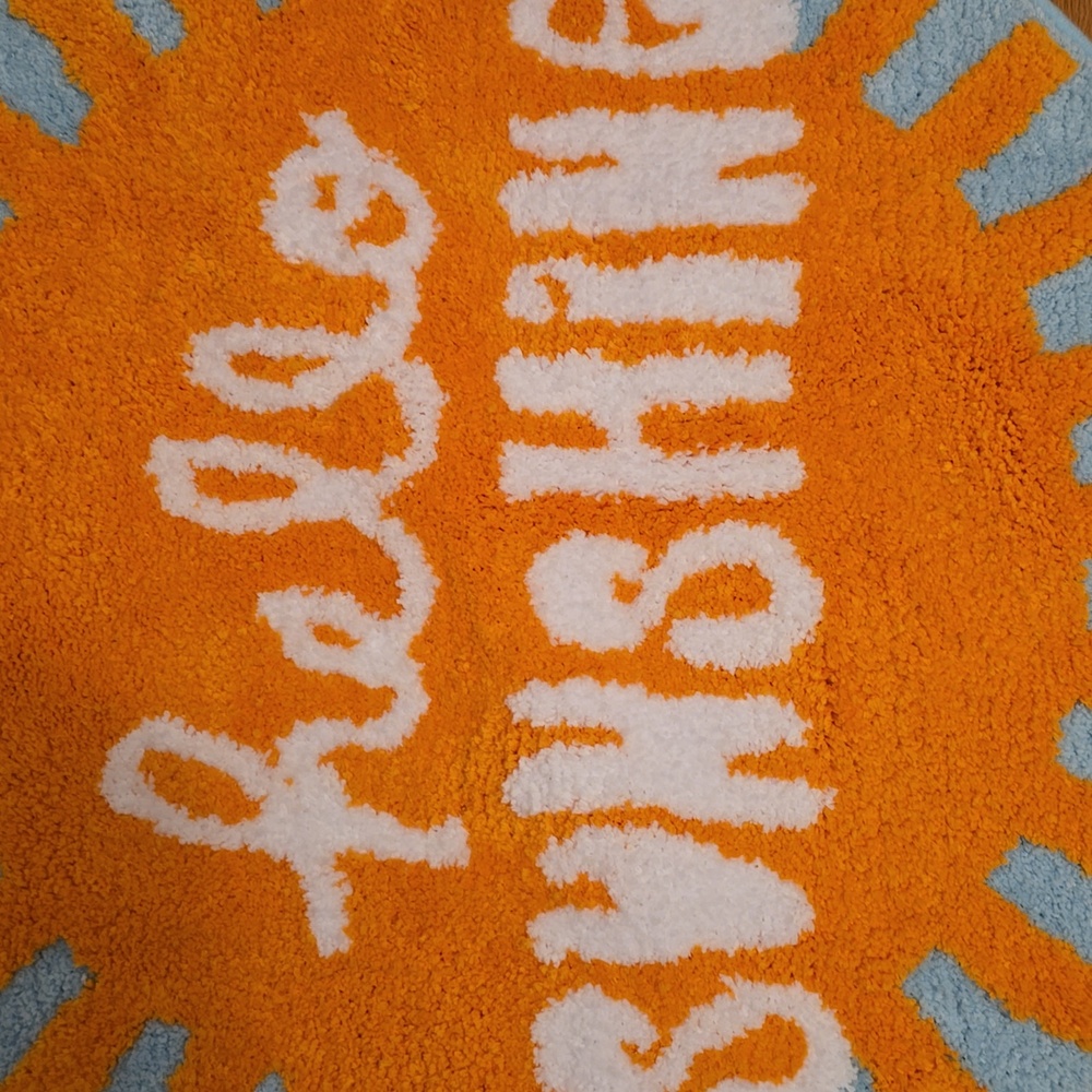 FOREVER 21 BRAND HOME ROUND "HELLO SUNSHINE" ORANGE & BLUE RUG 30" ROUND - Picture 3 of 10